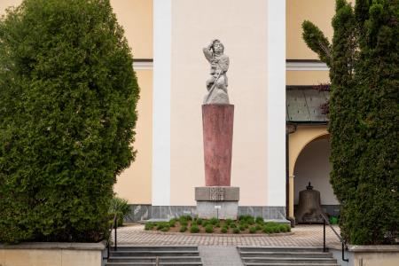 Spomenik padlim v prvi svetovni vojni, France Kralj, 1930, obla plastika.